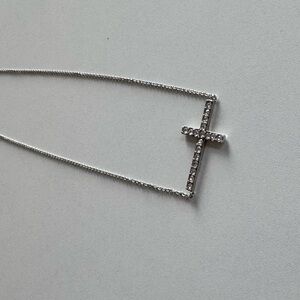 Elegant vintage sterling Silver Cross Necklace